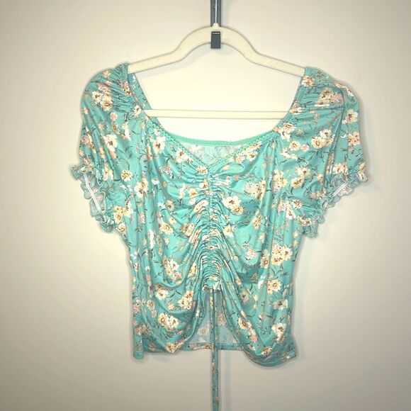 Floral Crop Top with Fitted Sleeves and Pull/Cinching in the Front XL - Picture 1 of 5